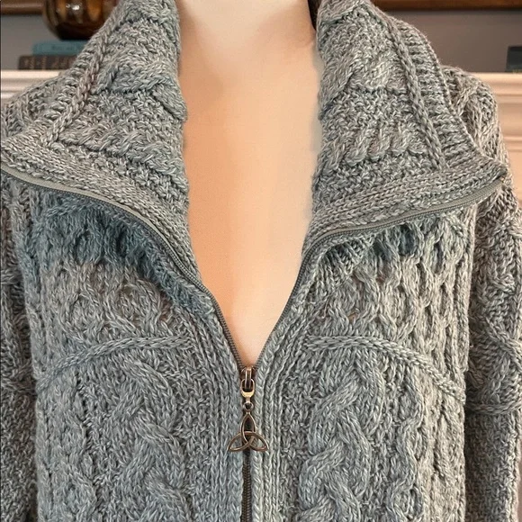 Aran Crafts mermaid Blue Cable Knit Cardigan 100% merino wool sz medium Ireland - Picture 3 of 9